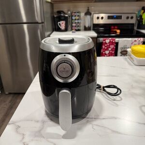 Elite Gourment Culinary Edge Model AF021 2-Qt Air Fryer